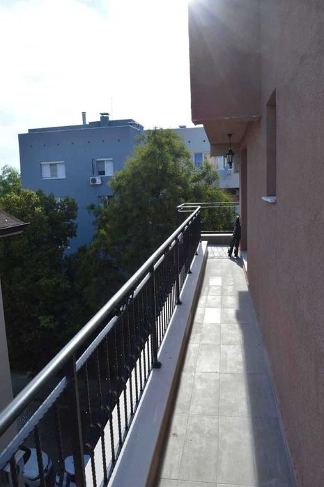 Тристаен апартамент във Въстанически