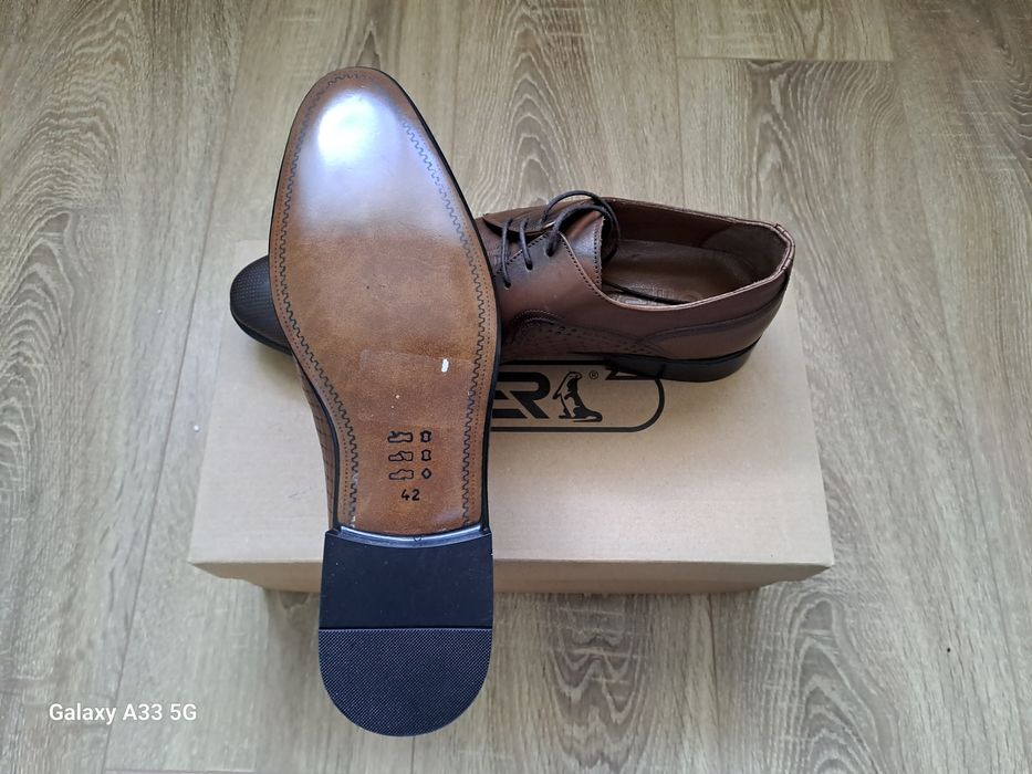 Vand pantofi noi din piele naturala pentru bărbați, brand Otter. 
Mari
