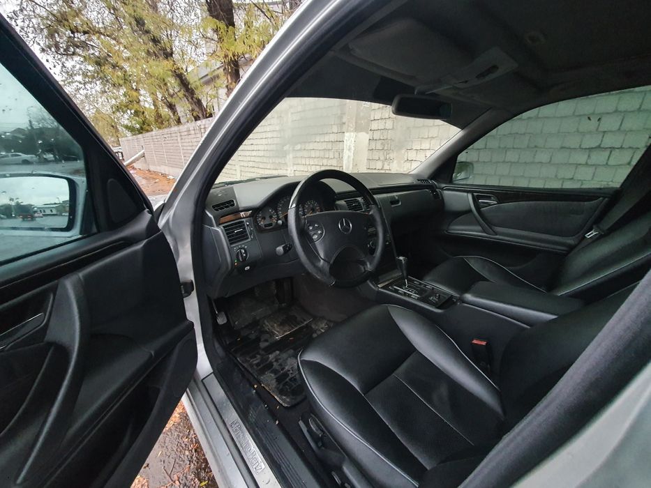 Mercedes Benz W210 E320