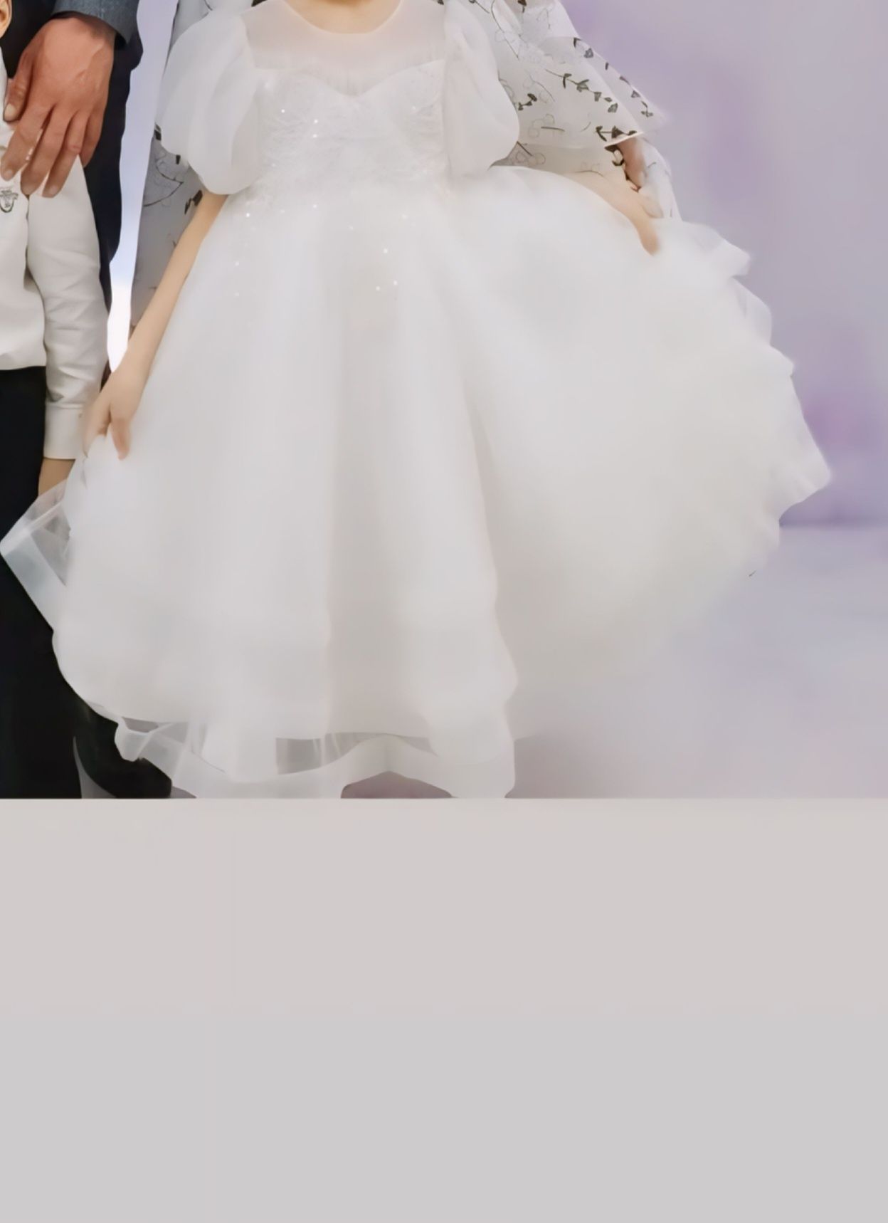 Шикарный белая  платье