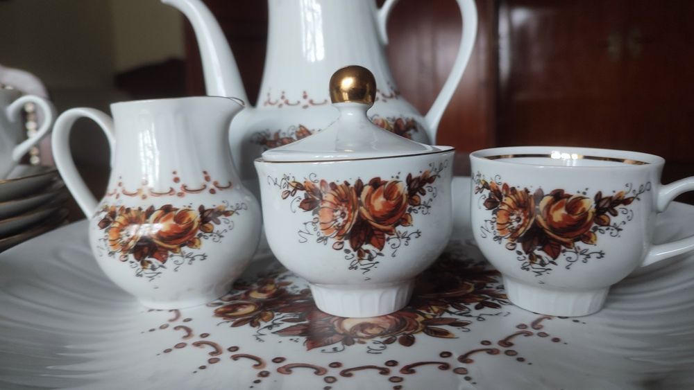 Set cafea cesti farfurii ceainic ceramica