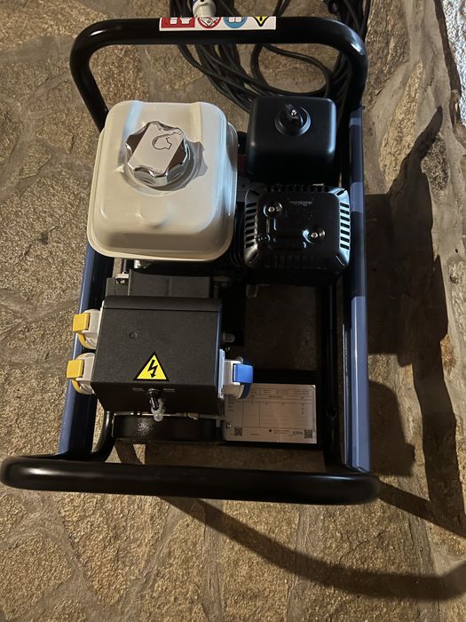 Бензинов Генератор 2.8кв Кохлер СДМО с Хонда мотор