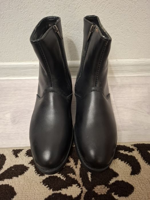 Продам зимние мужские сапоги.