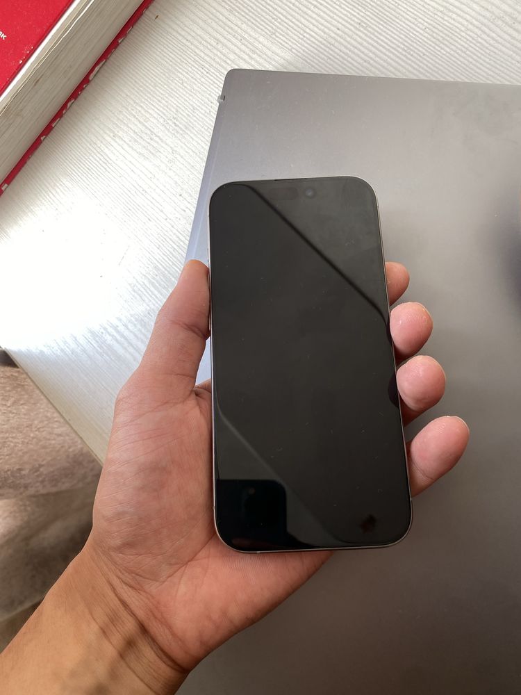 Продам Айфон( Iphone) 15 pro 1 tb в хорошем состоянии