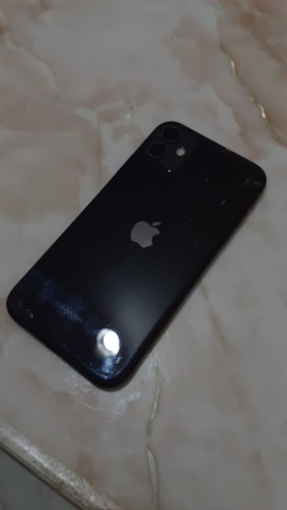Iphone 11 в хорошем состояние