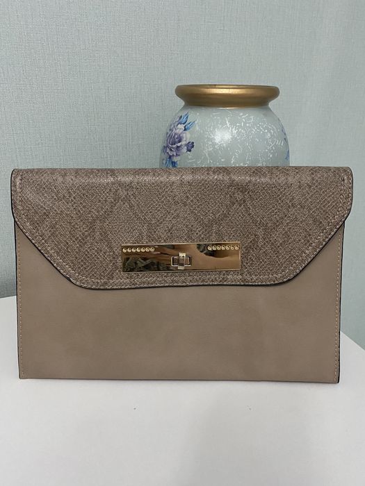 Продам кожанный клатч в хорошем состоянии