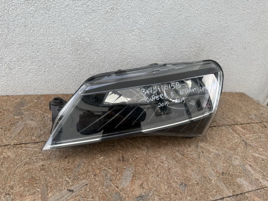 Far stanga Skoda Superb 3 Xenon + LED Original Europa