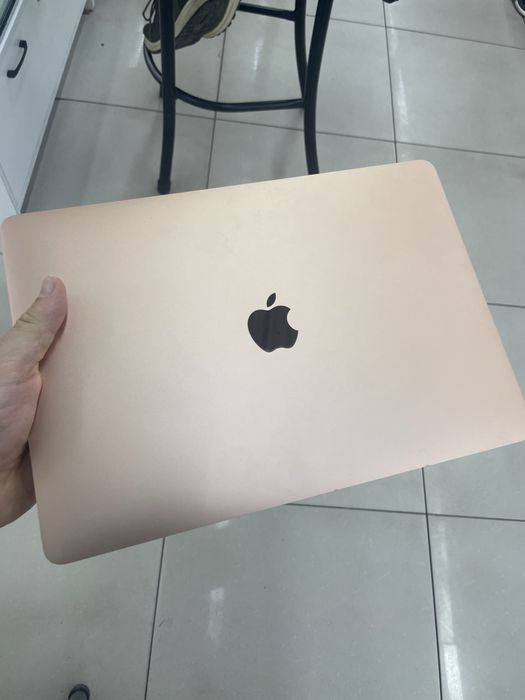 Продаю MacBook Air 2019г