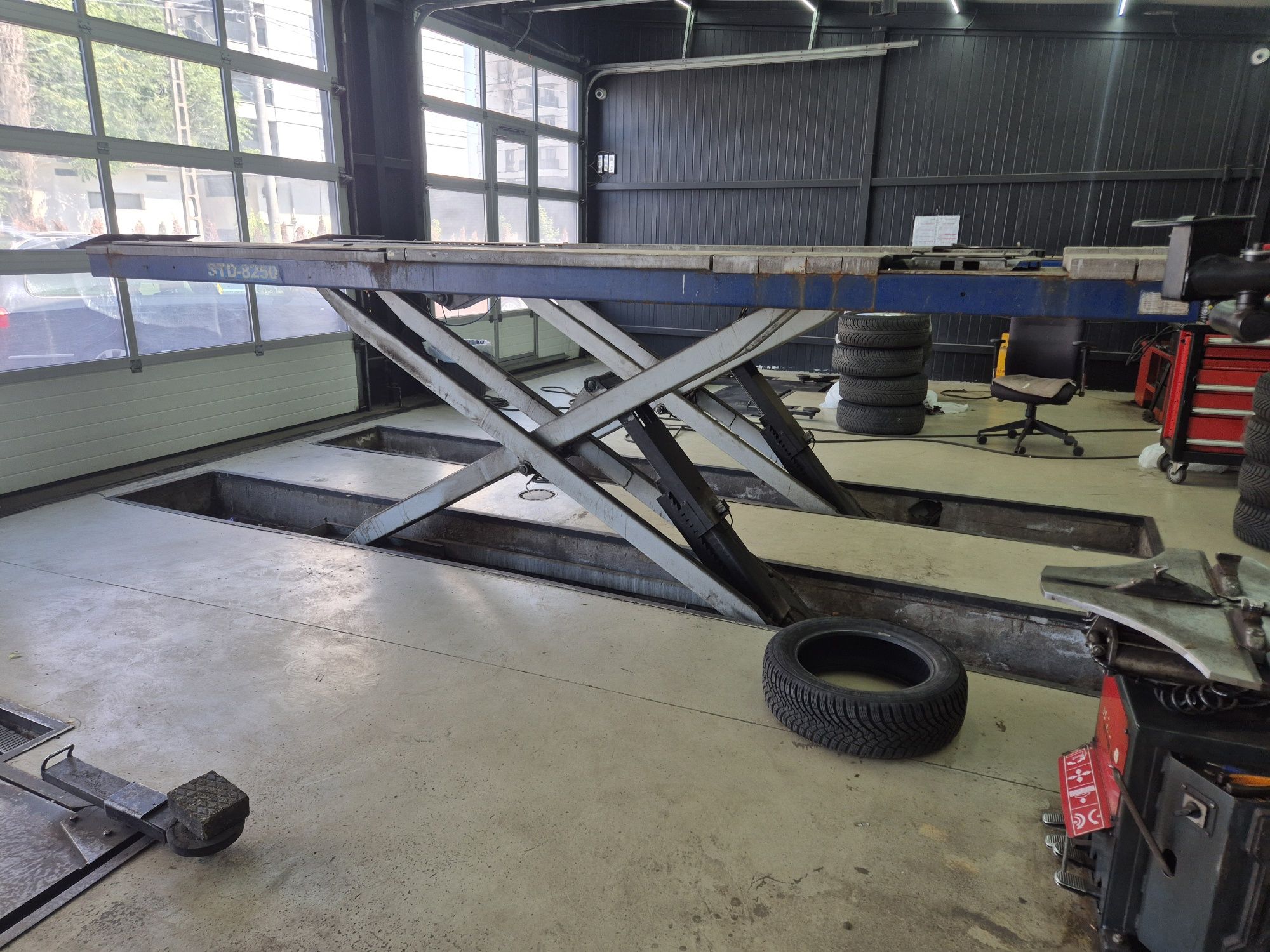 Vand elevator foarfeca 8T si geometrie 3d