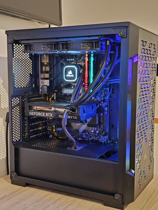 Vând/Schimb Pc Gaming: RTX 4060 ,32GB RAM ,i7 9700k
