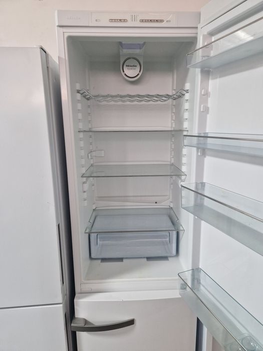Хладилник с фризер Miele A++ No Frost 200 см