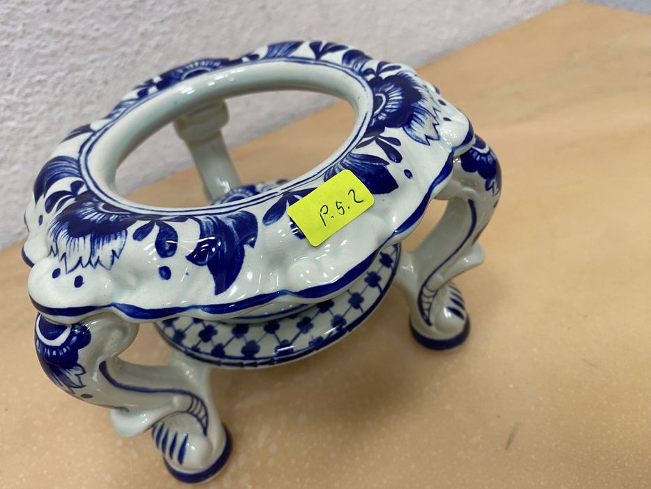 Белгийска порцеланова поставка и спиртник за чайник на Boch Belgium