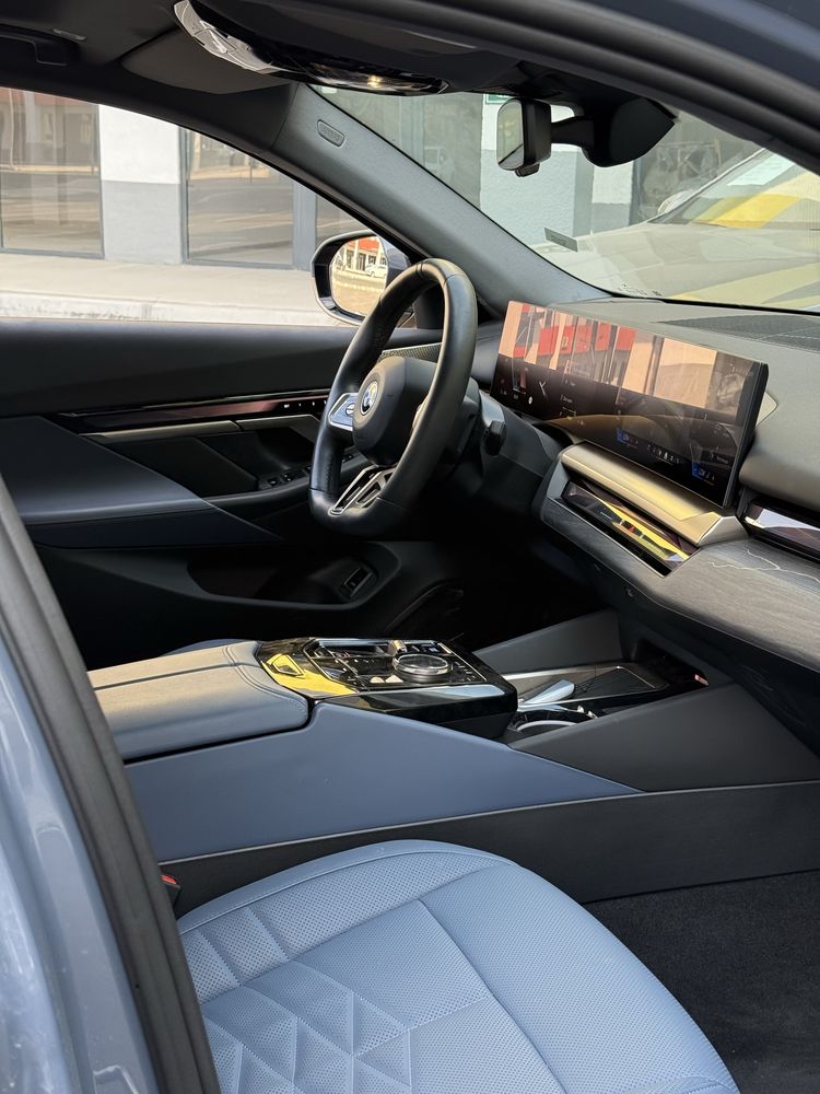 Bmw i5 35L v nalichii