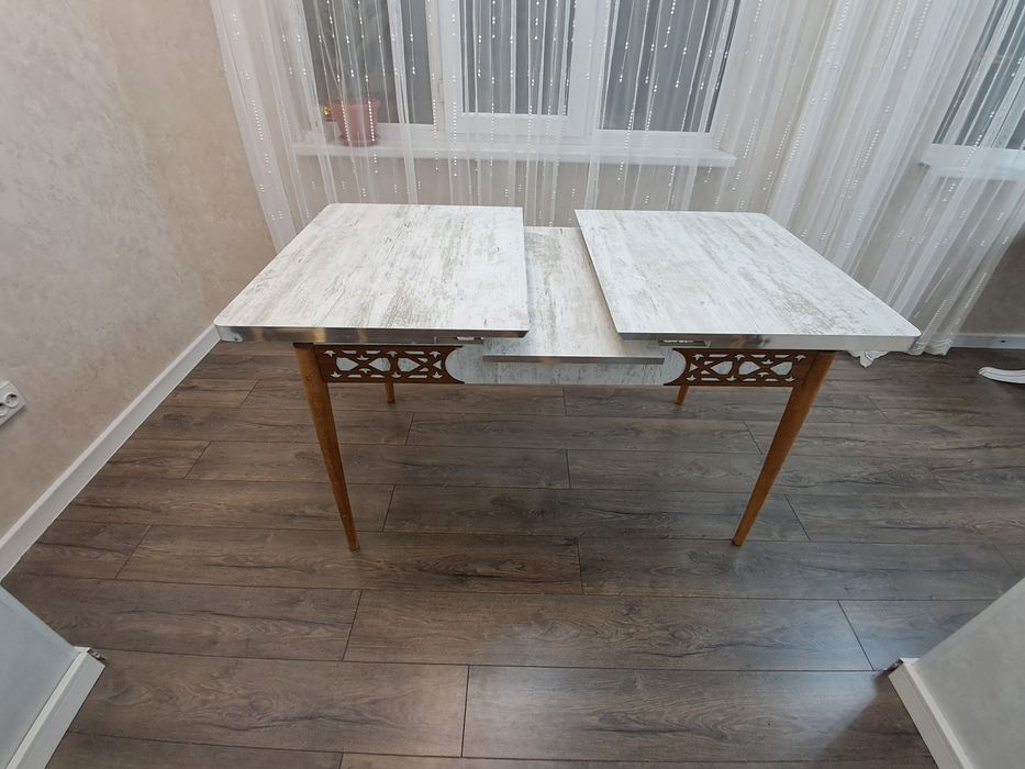 Продам стол и стулья  5шт