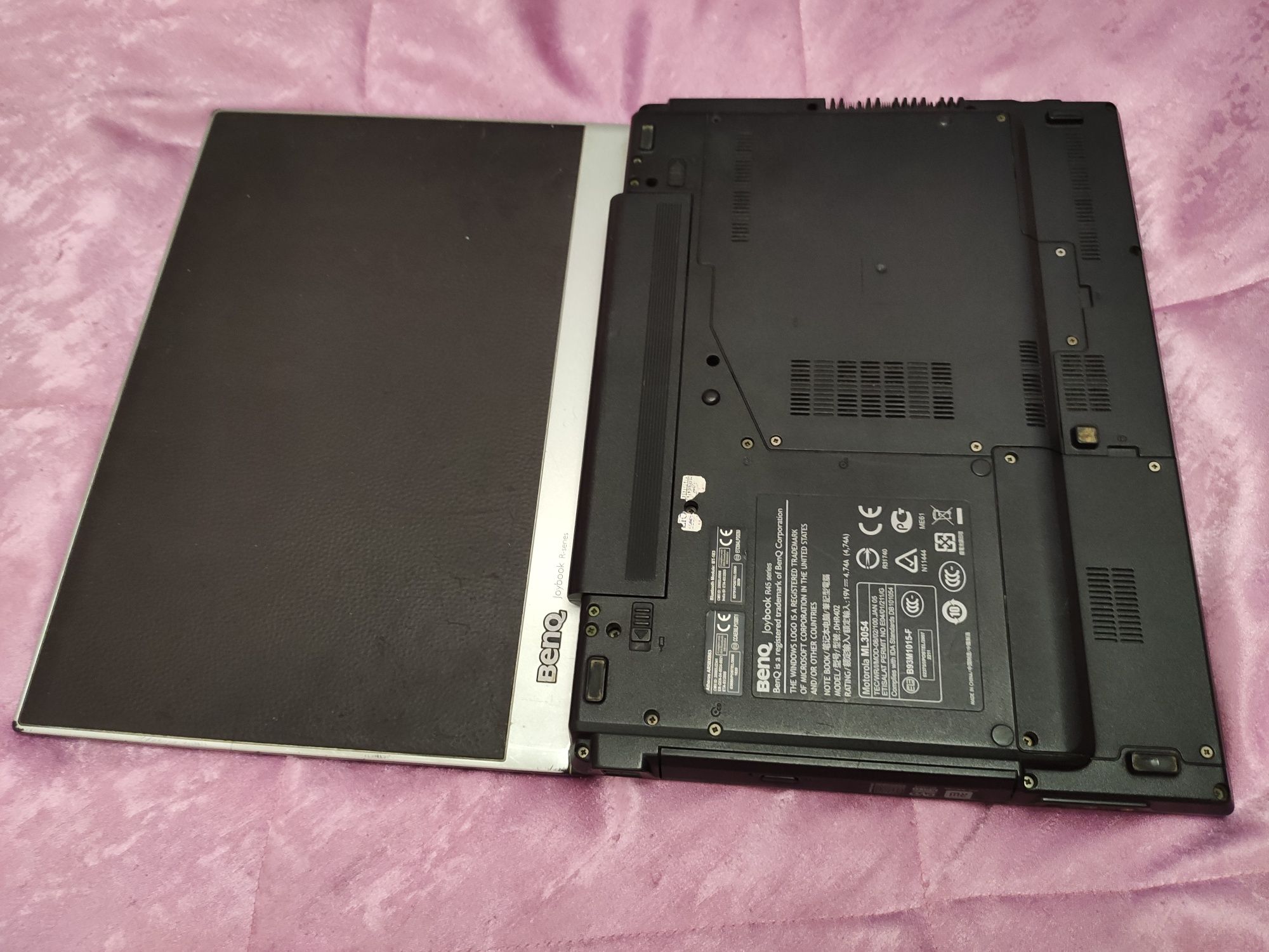 Два одинаковых не рабочих ноутбука на запчасти Benq Joybook r45