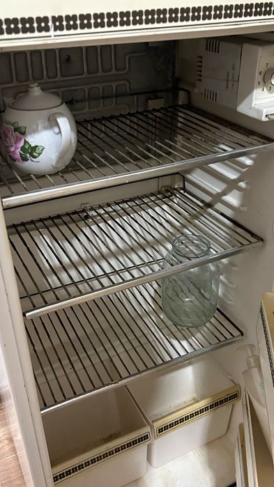 Холодильник, диван, кресло, шкаф