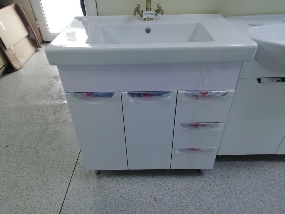 Продам тумбу с раковиной новая
