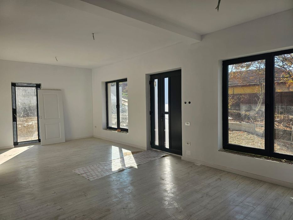 Vând casă la5min de centru