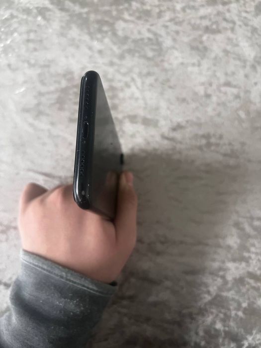 IPhone xr 64/92% в среднем состояние