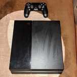 Vând PlayStation 4 funcțional