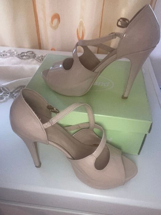 Vând sandale 150 lei