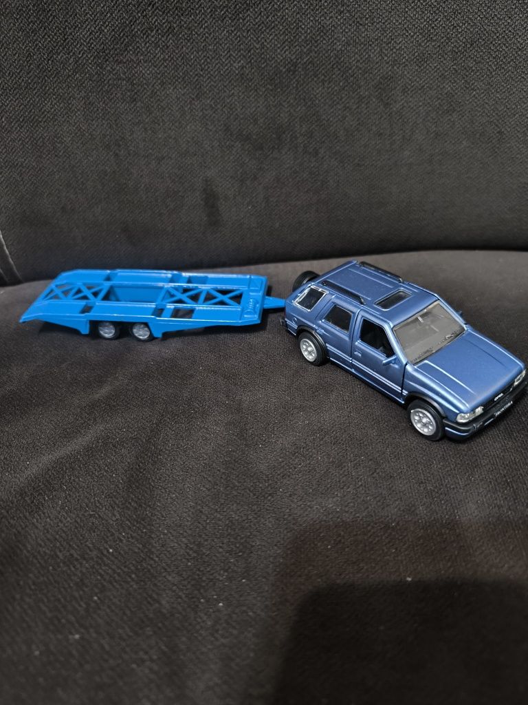 Модел Опел Фронтера с платформа 1/43