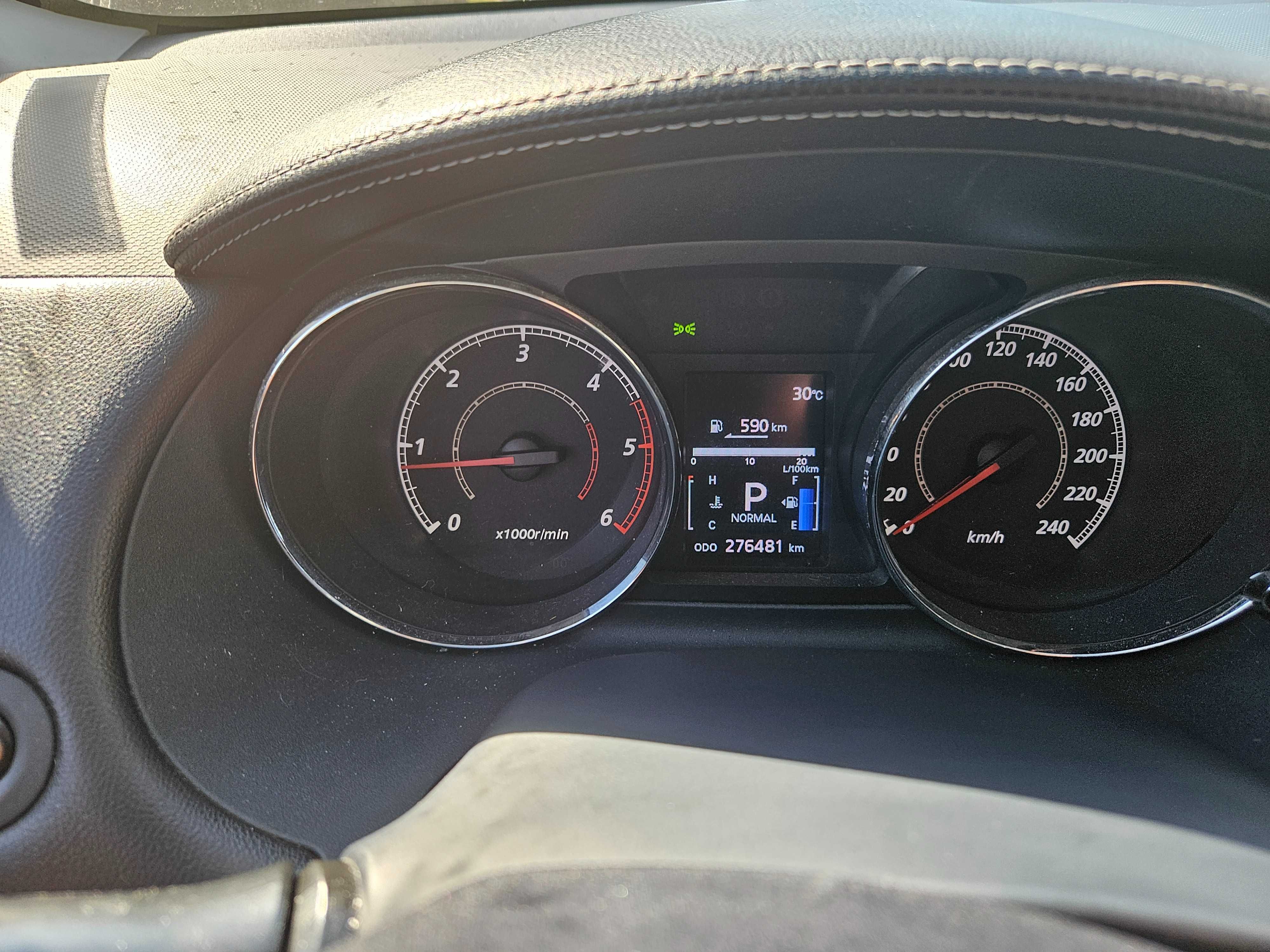 СУВ автомобил Пежо 4007