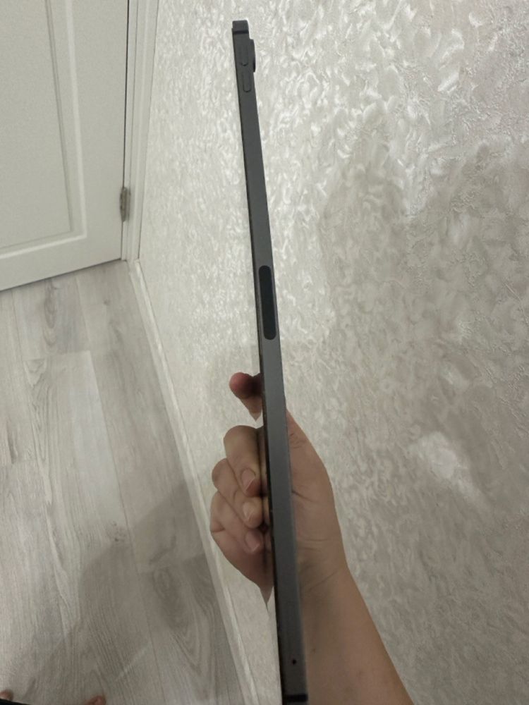 Продам Ipad Air 4, корпус в гнутый не много