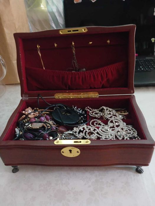 Продам шкатулку для украшений