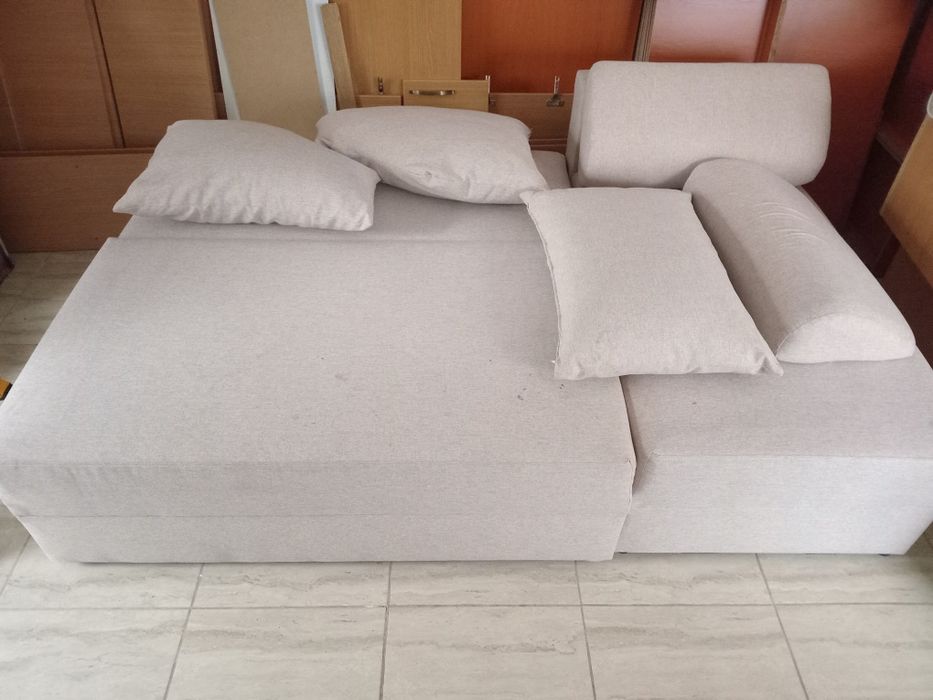 Vand o canapea si un coltar!