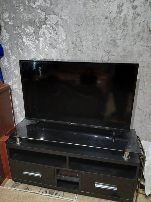 Televizor podstavkasi bilan