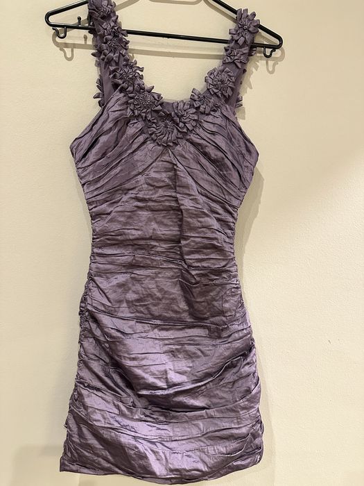 Дизайнерска рокля в лилаво от бутика на Max Azria. Kупена за 400 £