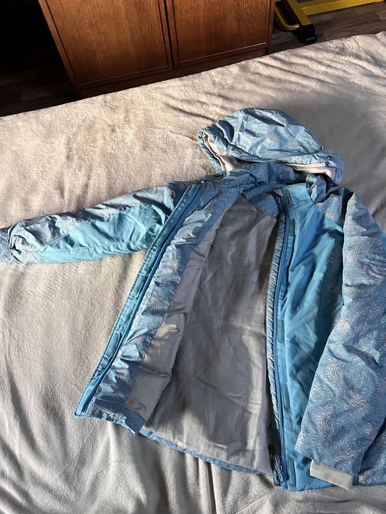 куртка outventure женская голубого цвета для гор