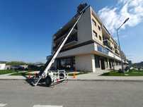 Închiriere Lift Exterior pentru Manipulare Materiale la Înălțime