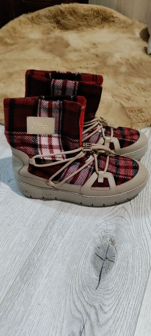 Ghete dama Tommy Hilfiger măsura 39 noi, fara eticheta