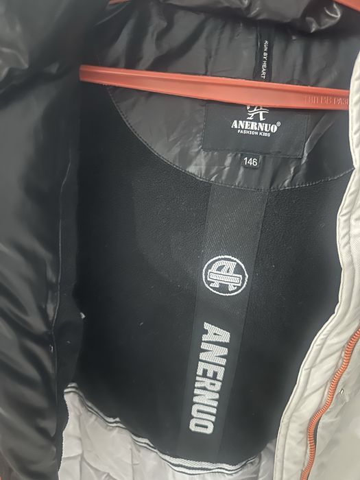 Продам зимнюю куртку на девочку!