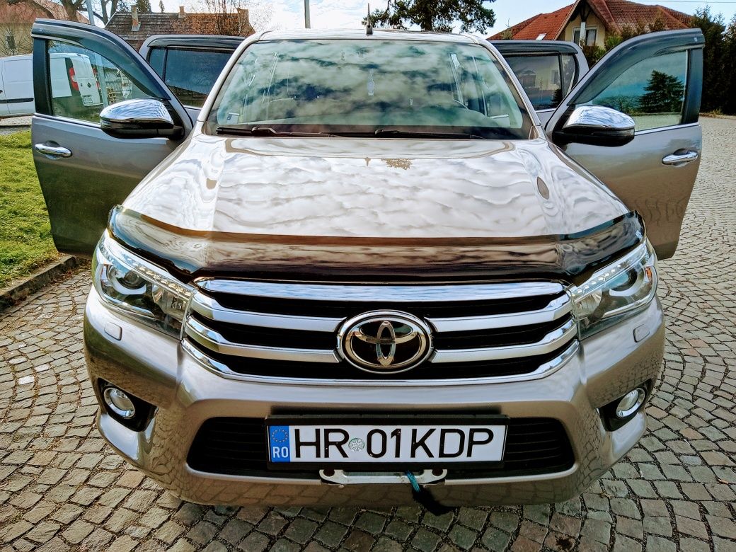 Toyota Hilux 2.4 D4D an 2017 cutie manuala!