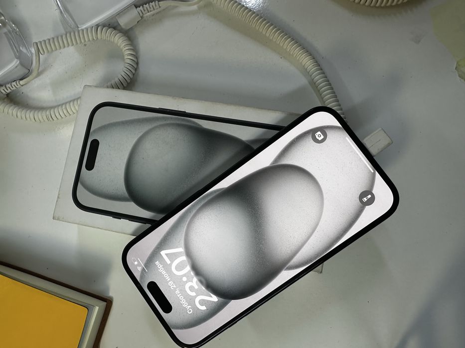 15-й iPhone без ремонта без ничего в идеальном состоянии с коробки