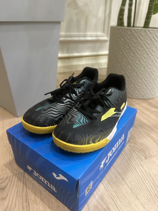 Продам футзалки Joma