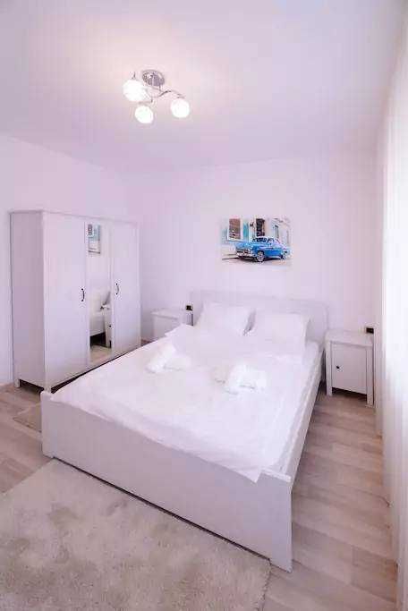 Apartament cu 3 camere spatios, mobilat si utilat cu parcare inclusa