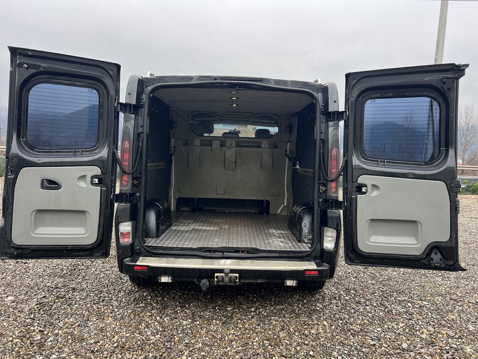 Vivaro lung 5 locuri mixt AC