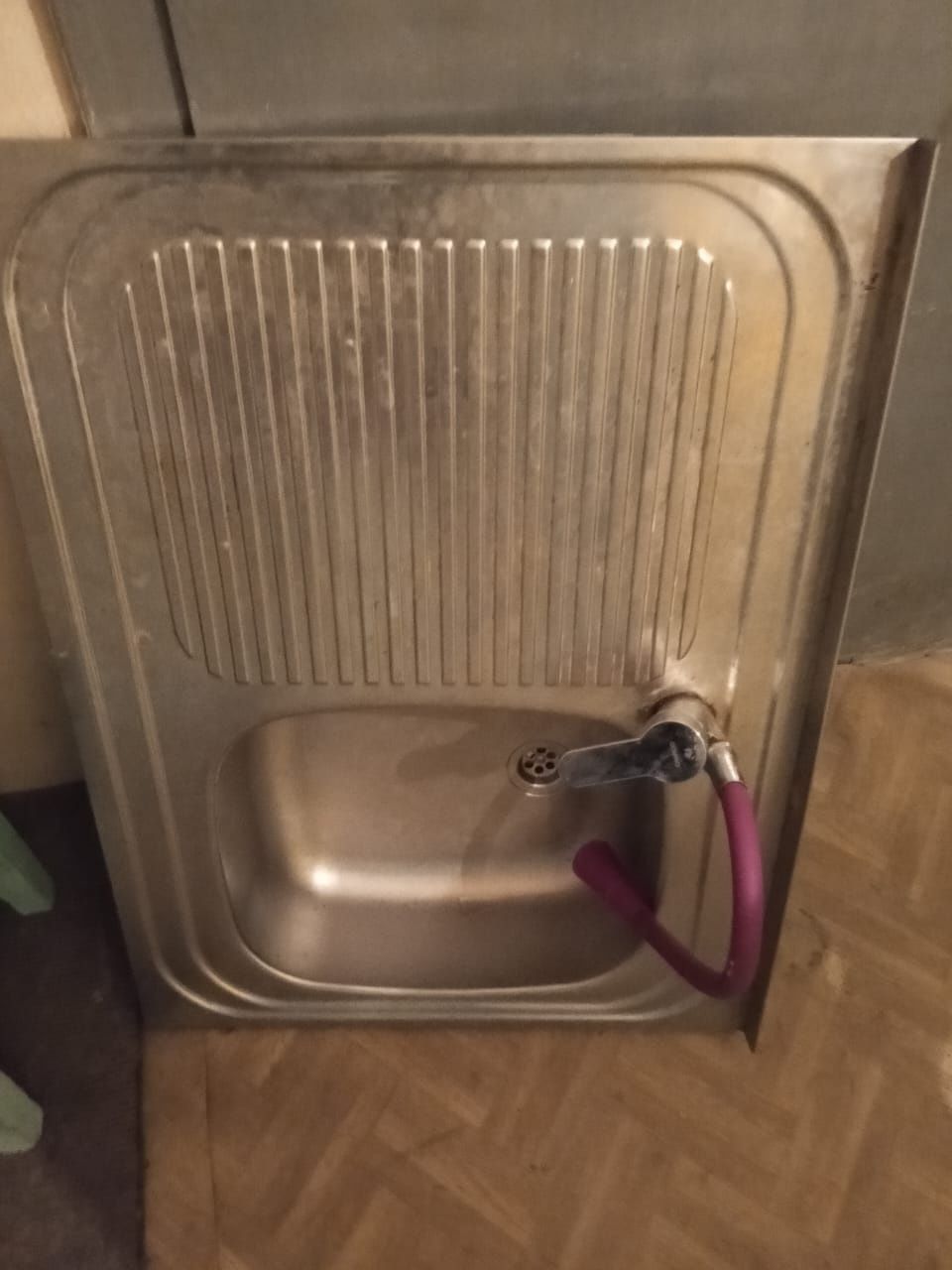 Продам недорого умывальник