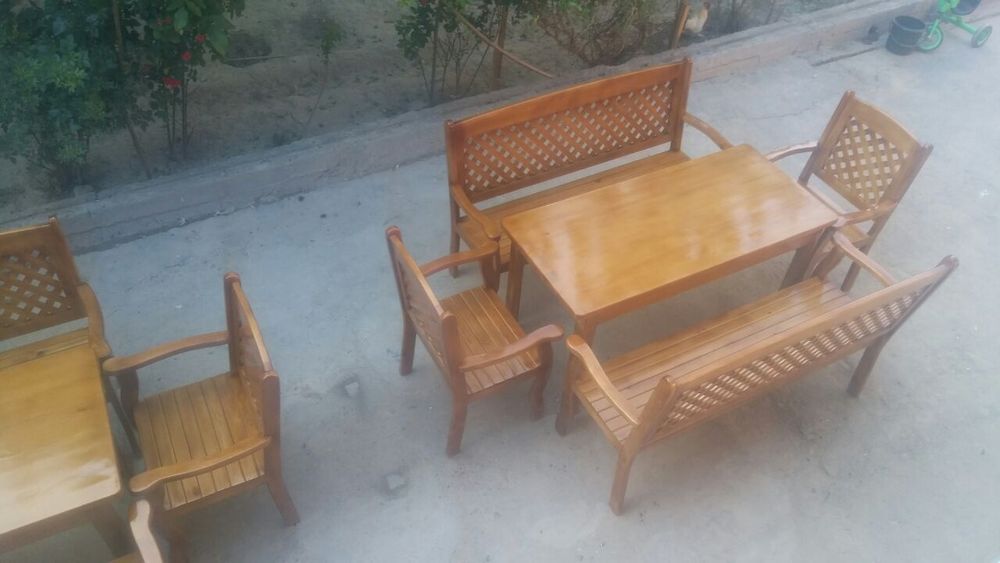 Sifatli eshik deraza va stol stullar