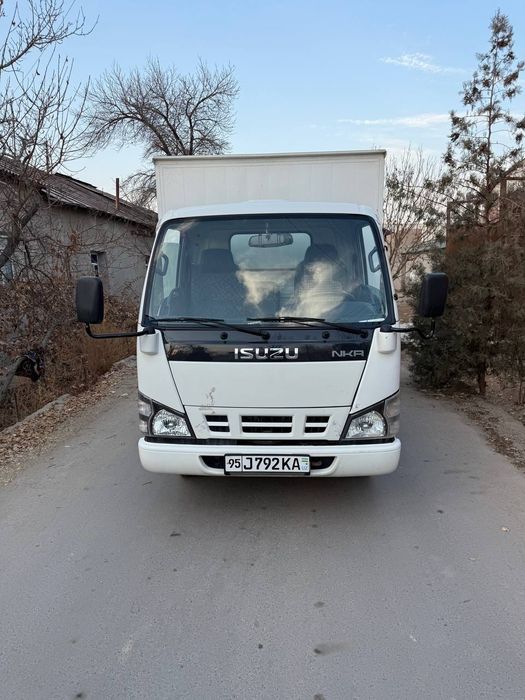 Isuzu NKR55 2.5tonnalik