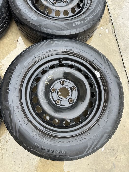 Set anvelope vara apollo 195/65 R15 + jante otel