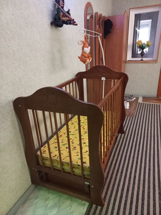 продам детскую кроватку