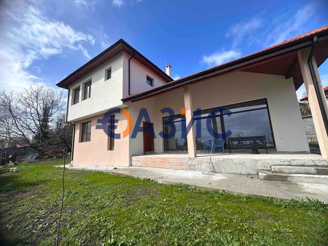 Продава се Къща в с. Лъка, Област Бургас - 220 кв.м за 1213 €/кв.м - Снимка #1