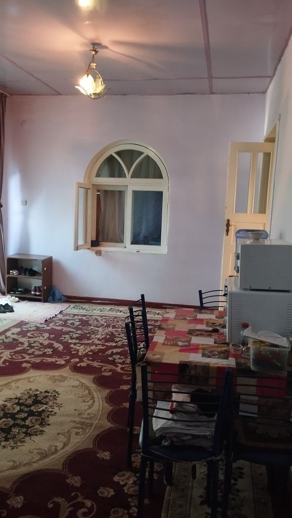 Uy sotiladi srochna 90000 tinchlikda