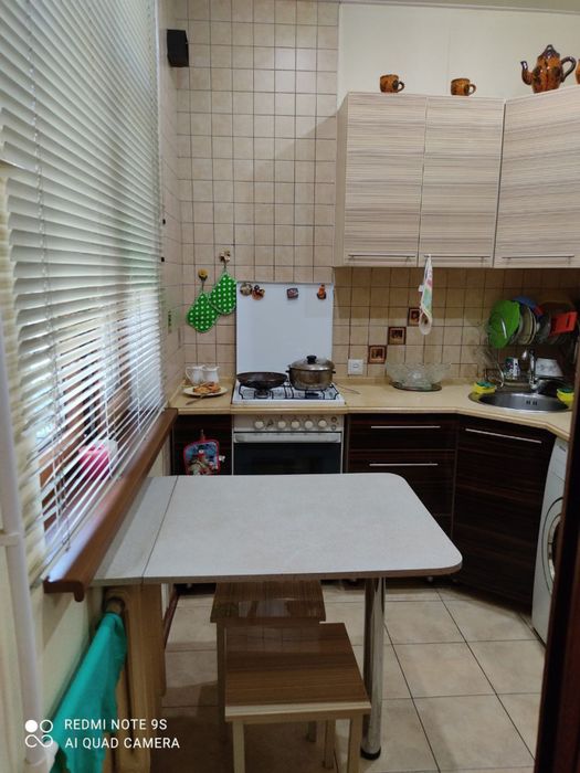 Продаётся 3х комнатная на 1м этаже.Ялангач,Дом Быта,187шк,корзинка.