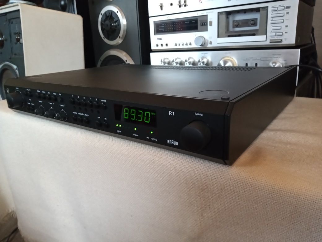 Receiver Braun Atelier R 1. 40 watts/canal,4-16 ohms. Impecabil.